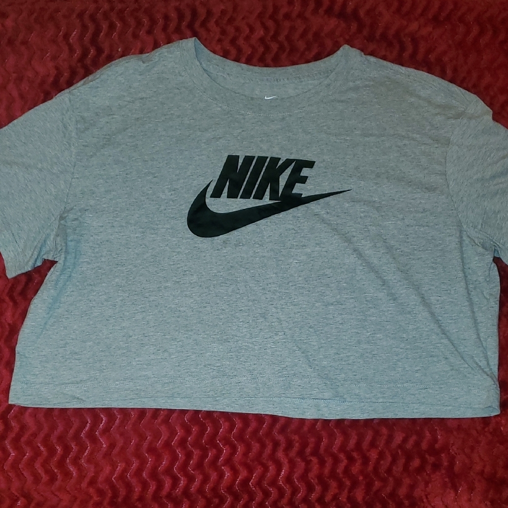 Nike Gray Cropped T-Shirt Large